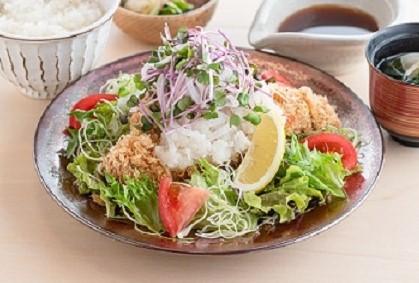 特製ポン酢が癖になる！